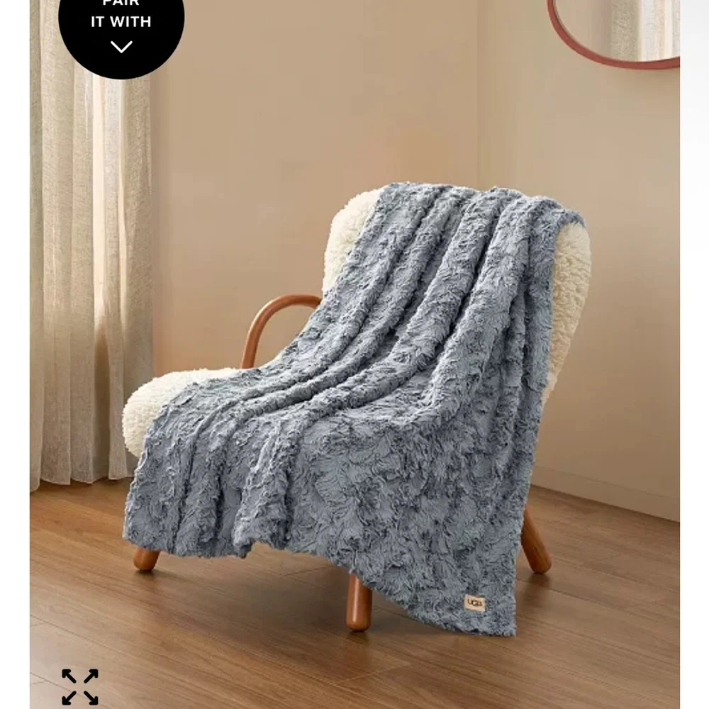 UGG Textured Throw Blanket - Picture 1 of 4